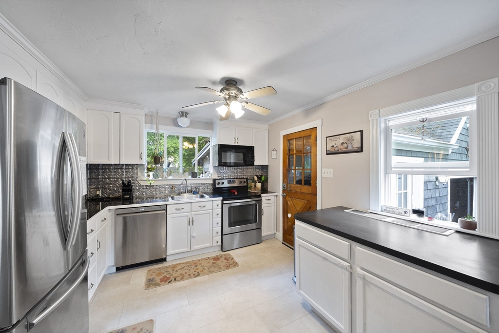 285 Raynor Ave