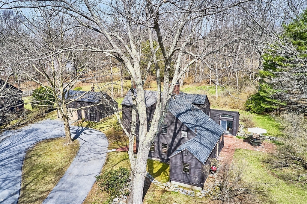 320 Lowell Rd