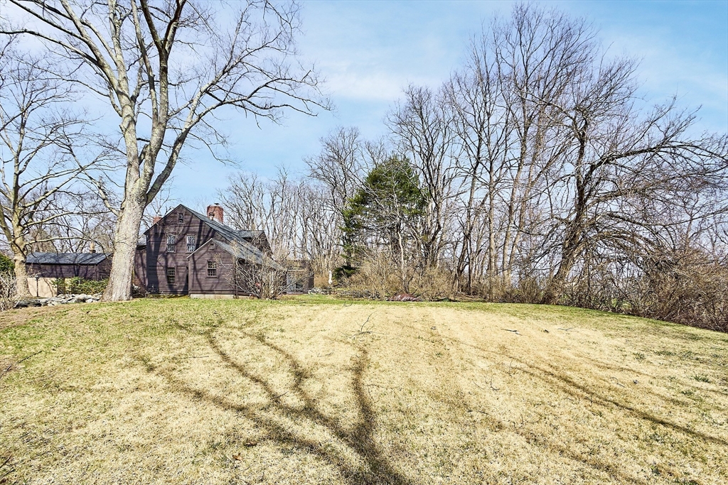 320 Lowell Rd