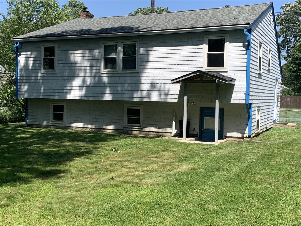 105 Massasoit Ave