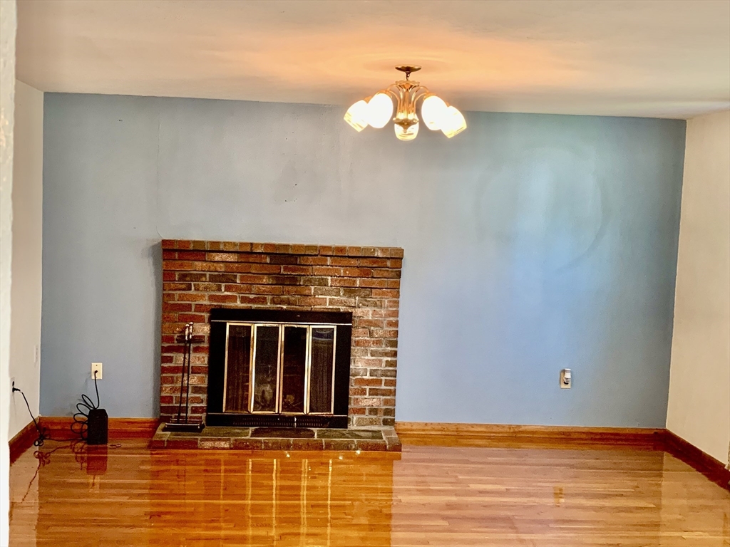 105 Massasoit Ave