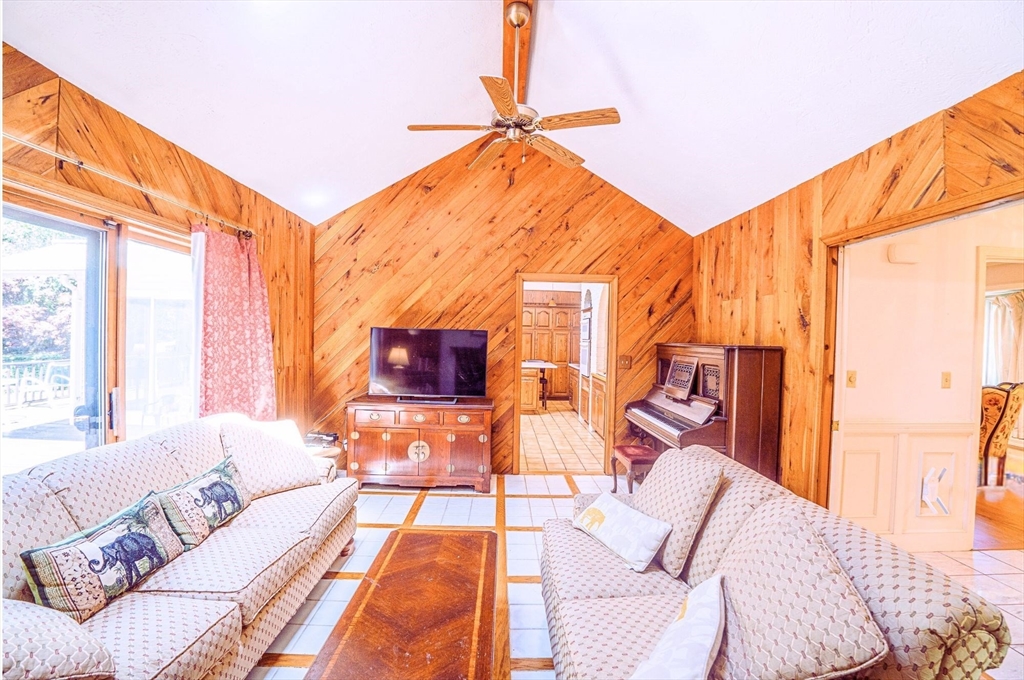9 Wingfoot Dr.