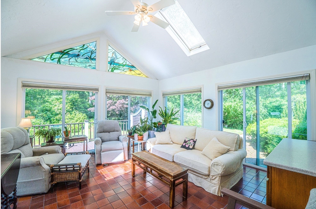 9 Wingfoot Dr.