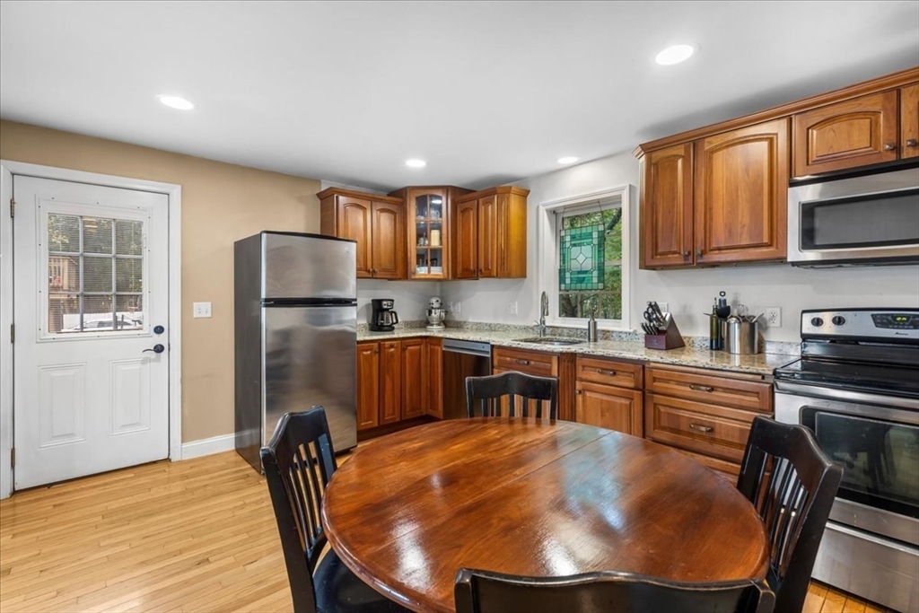 20 Cooks Ln, Bellingham, MA Photo #9