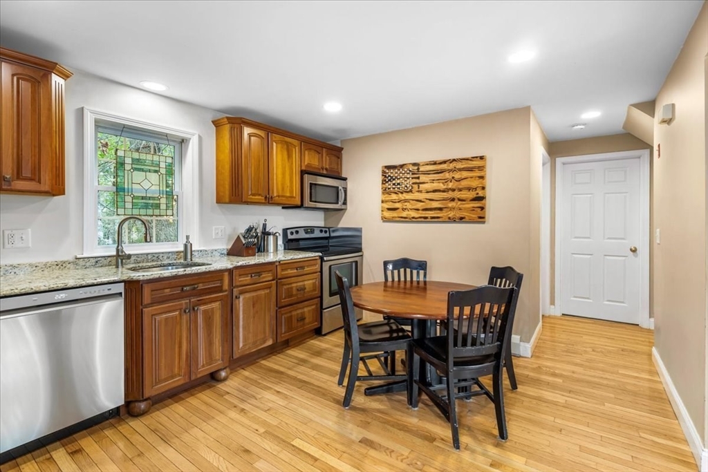 20 Cooks Ln, Bellingham, MA Photo #10