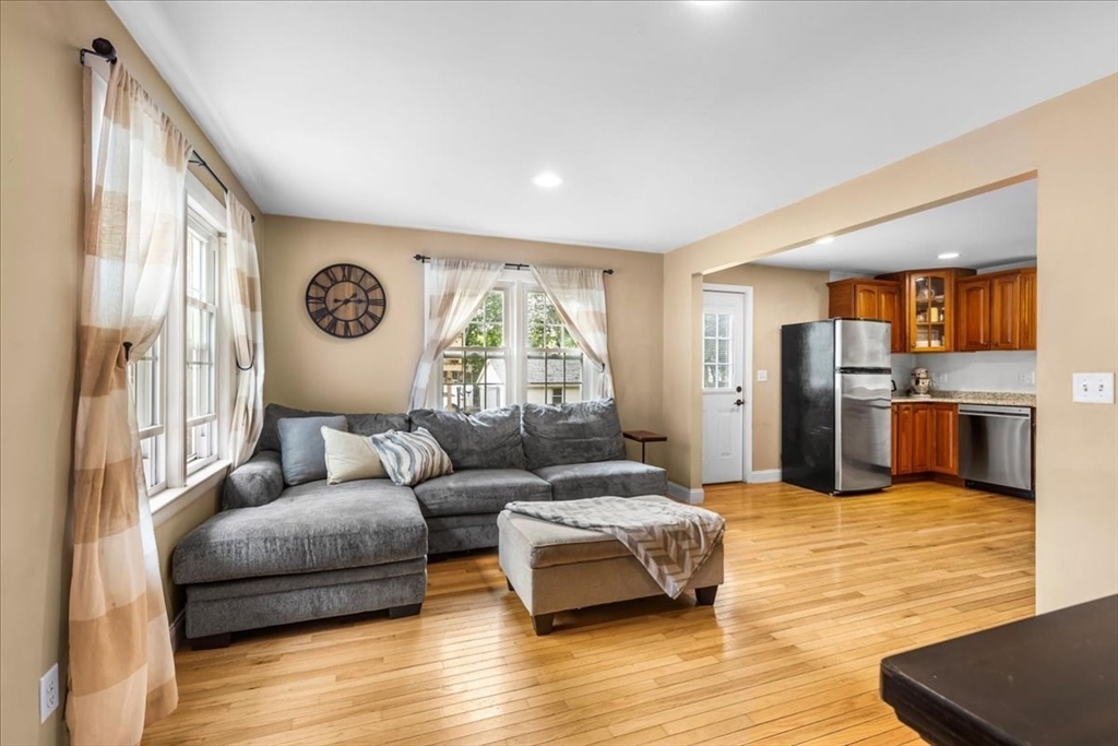 20 Cooks Ln, Bellingham, MA Photo #4