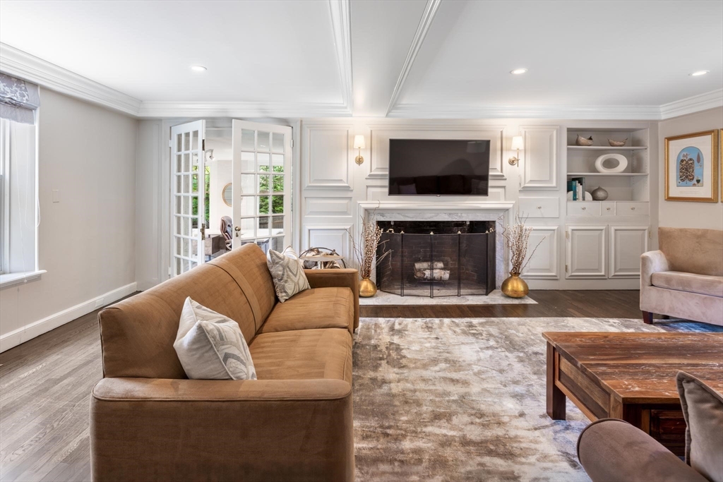 86 Waban Ave