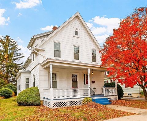 27 Haynes Ct Leominster MA 01453