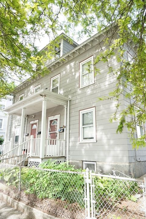 27 Bourne St Lowell MA 01852
