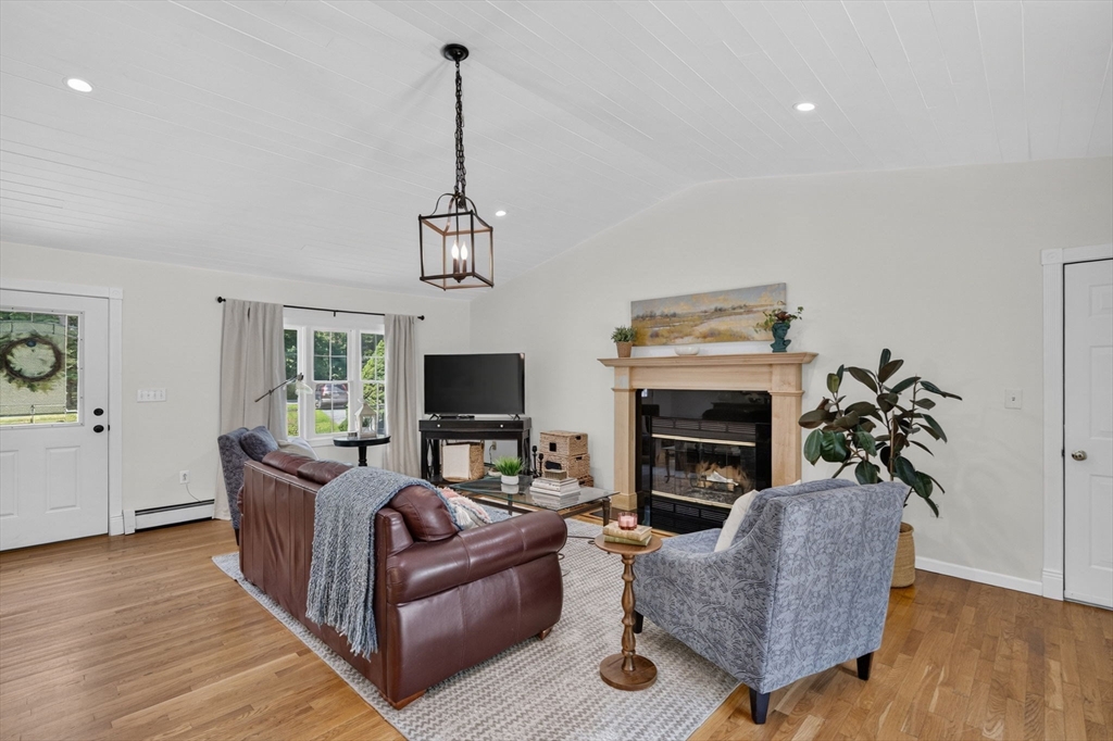 888 Walnut Plain Rd, Rochester, MA Photo #19