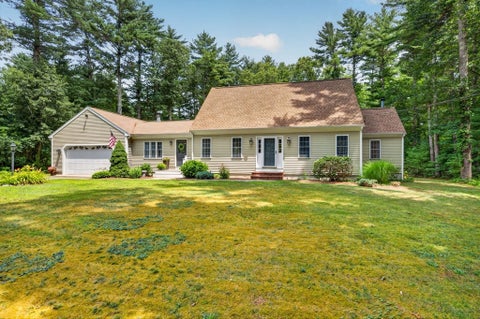 Photo of 888 Walnut Plain Rd, Rochester, MA 02770 (MLS # 73553437)