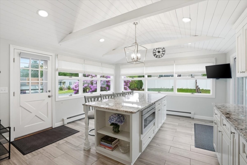 8 Lewis Park Dr S