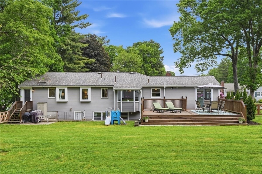 8 Lewis Park Dr S