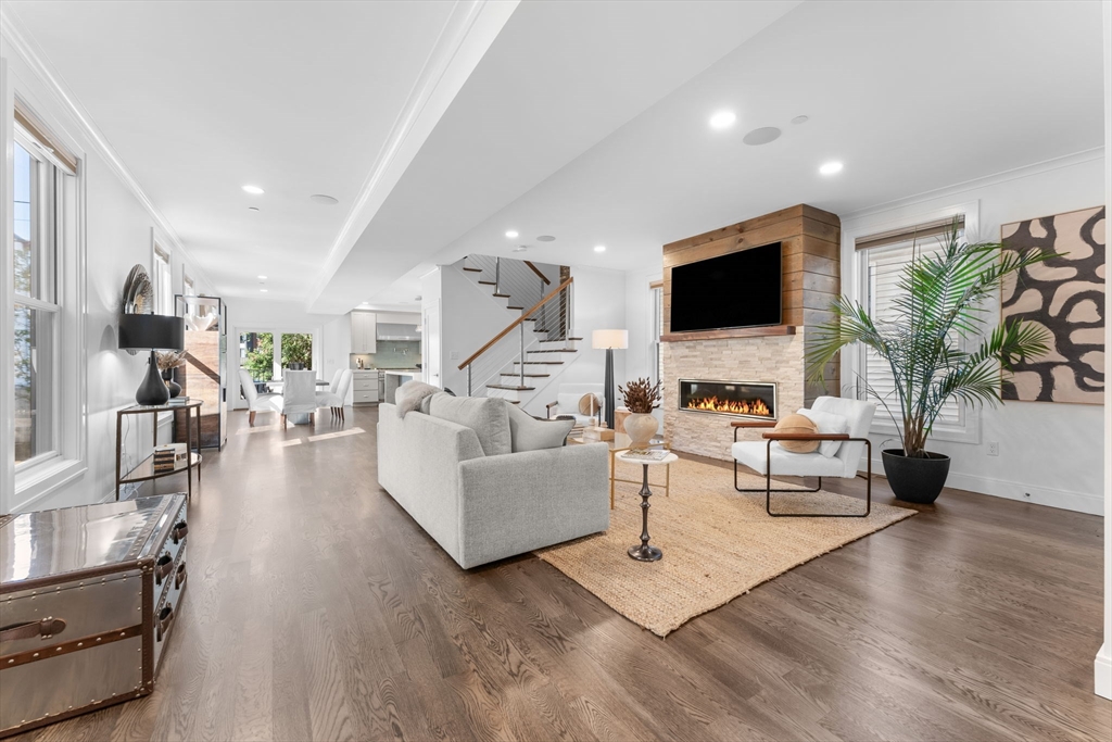 333 W 3rd St