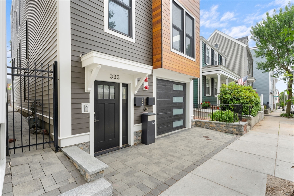 333 W 3rd St