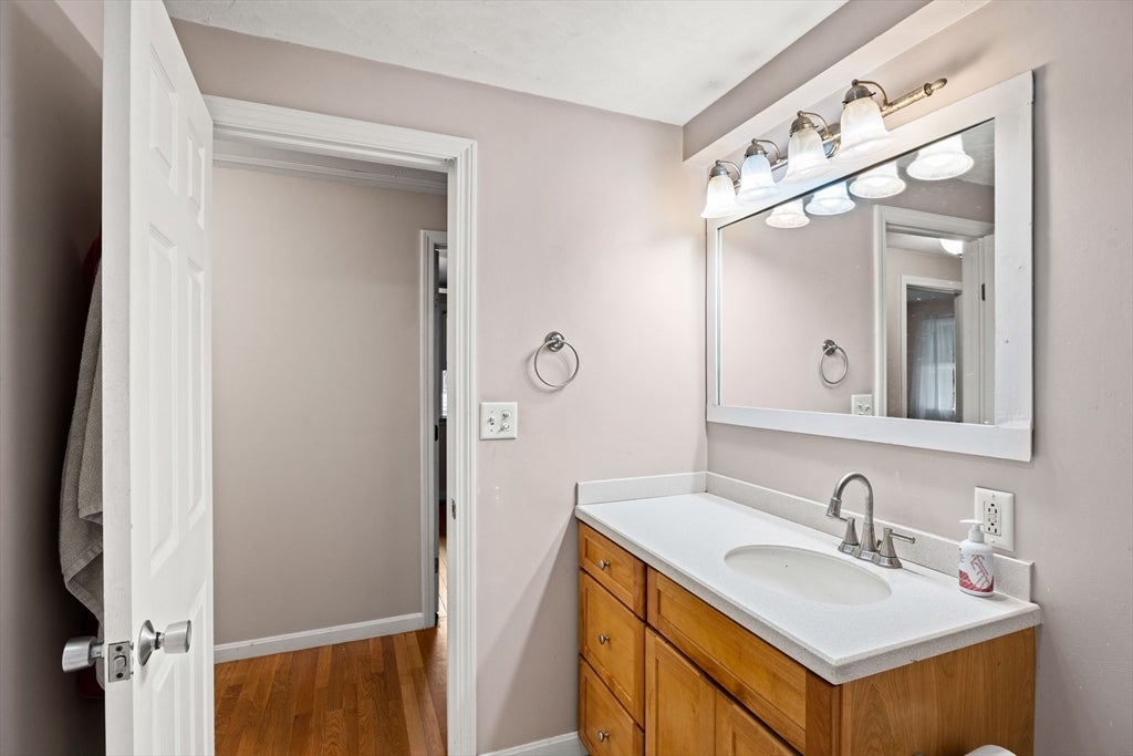 10 Albert ST, Billerica, MA Photo #14