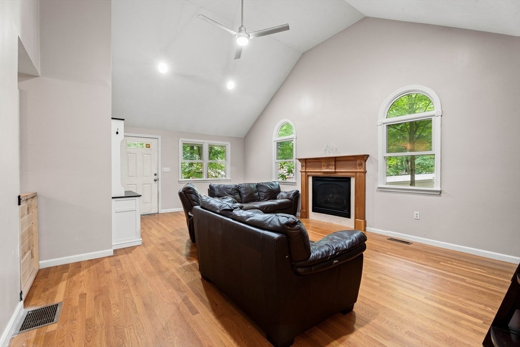 10 Albert ST, Billerica, MA Photo #11