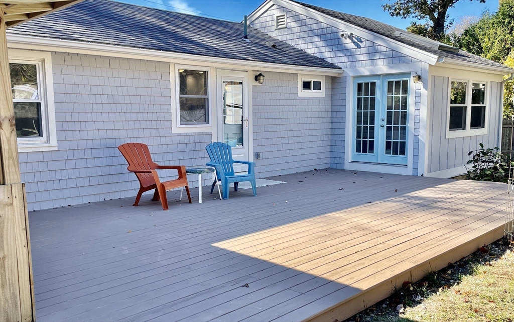 108 Lakeside Dr