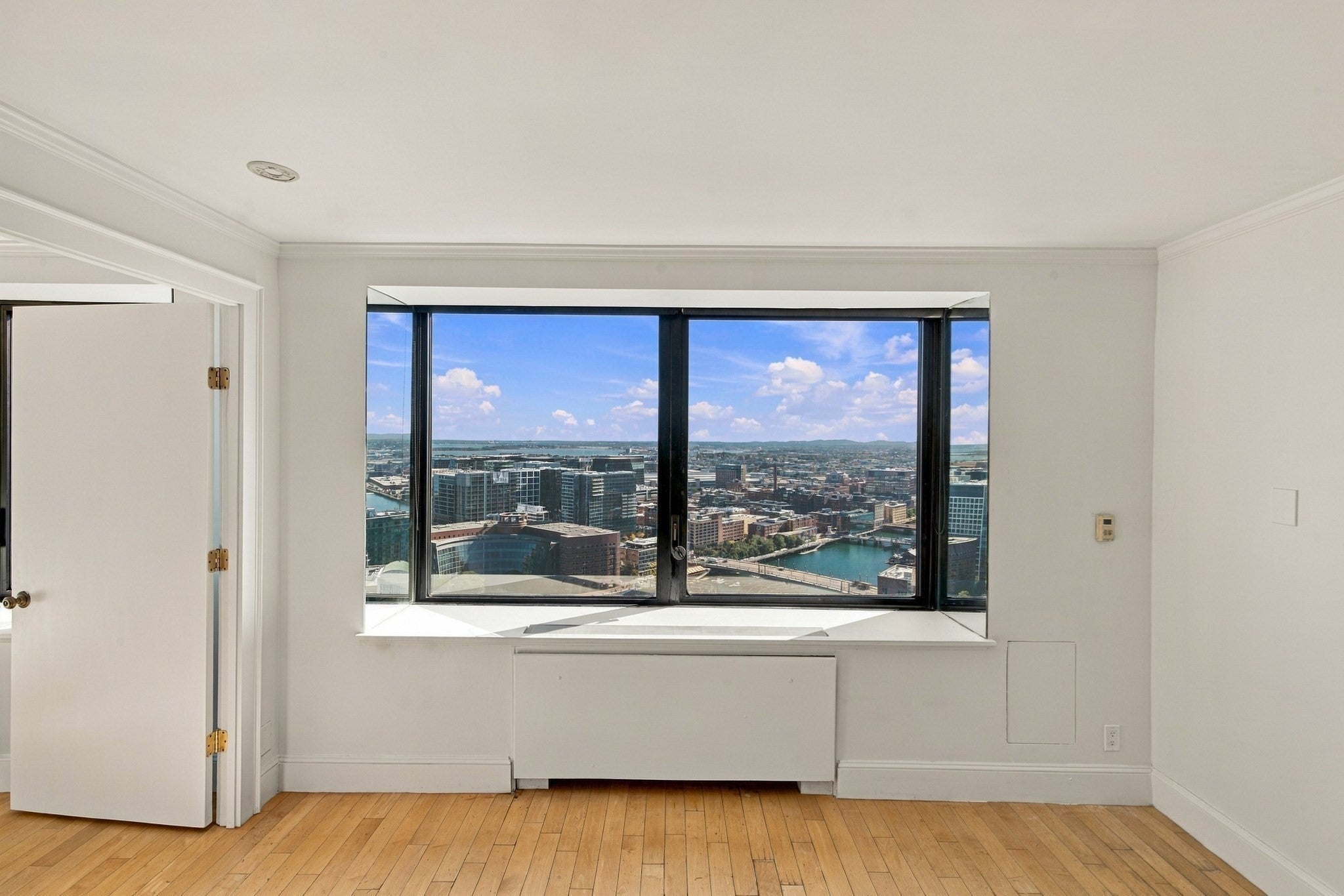 85 E India Row 40D