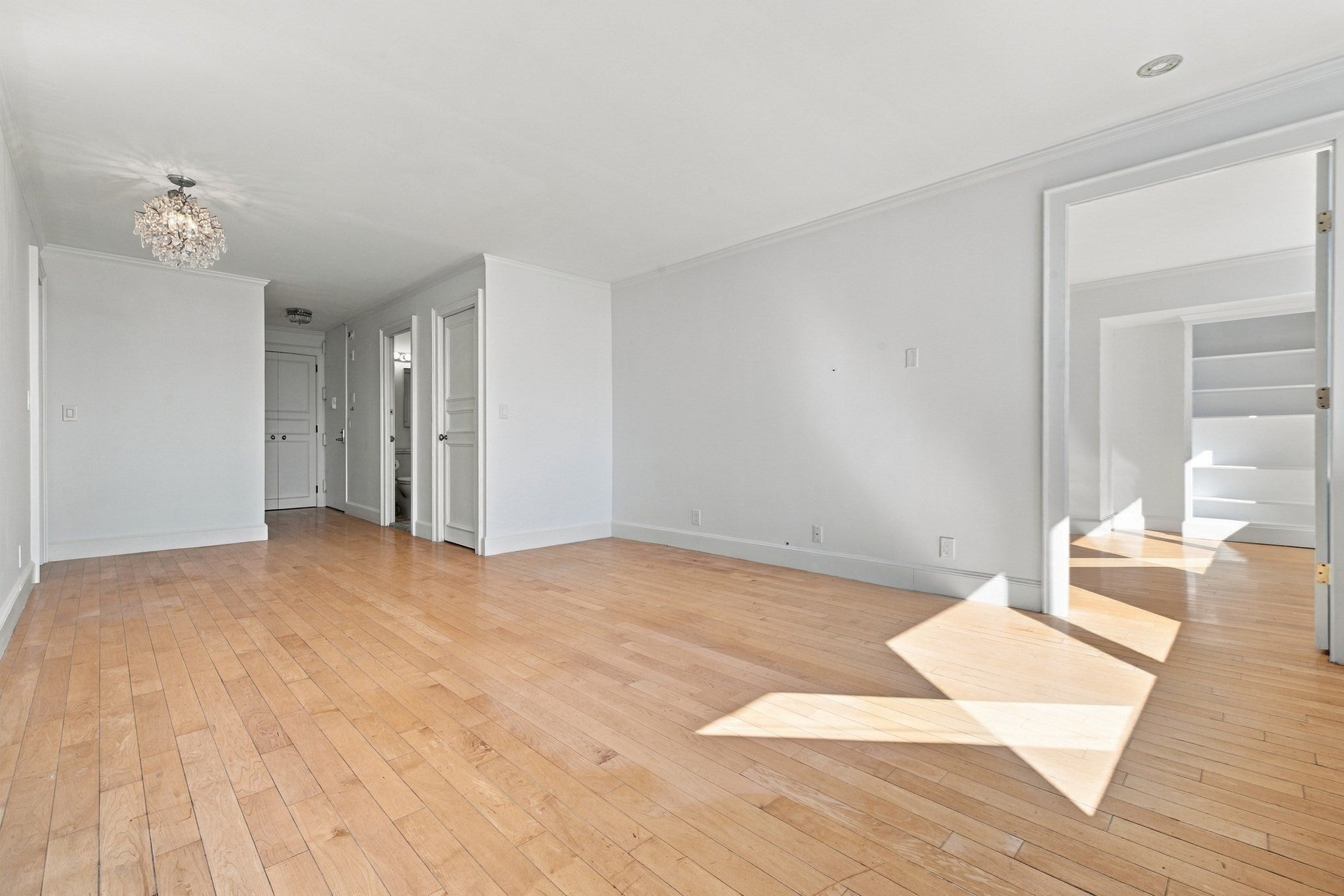 85 E India Row 40D