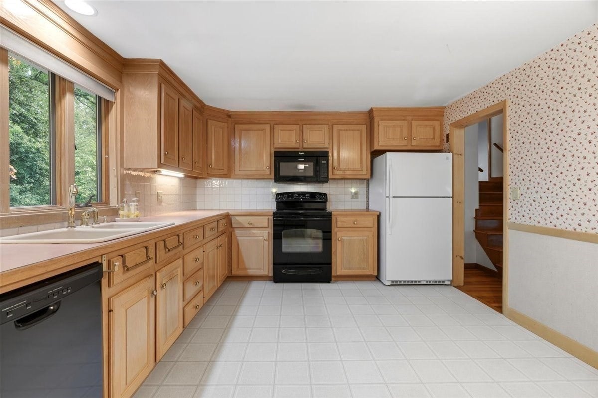 26 Arlington Road, Burlington, MA, 26 Arlington Road, Burlington, MA Photo #8