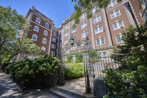 Photo of 7 Arlington St #4, Cambridge, MA 02140 (MLS # 73581096)