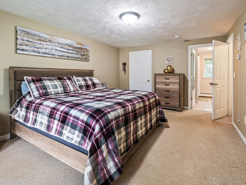 4 Commonwealth Ave, Auburn, MA Photo #36