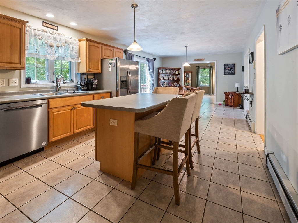 4 Commonwealth Ave, Auburn, MA Photo #9