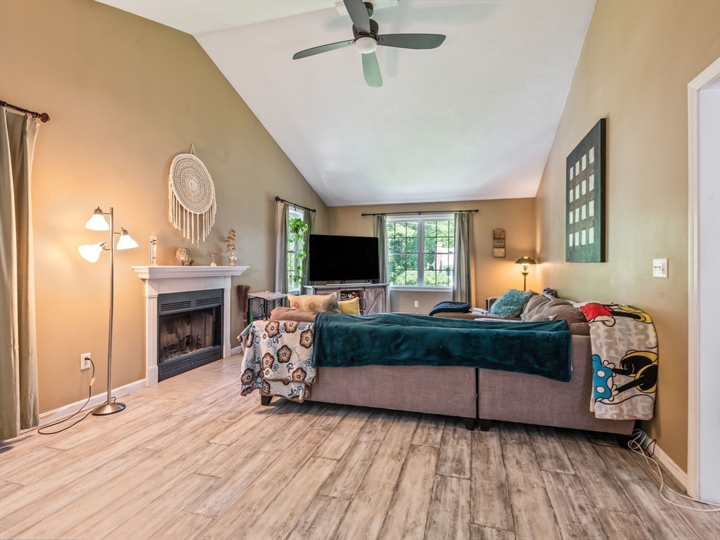 4 Commonwealth Ave, Auburn, MA Photo #20
