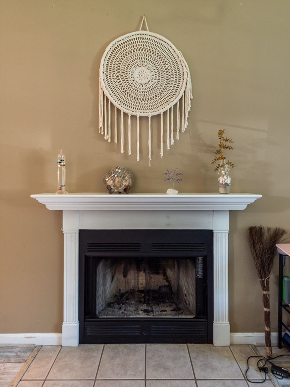 4 Commonwealth Ave, Auburn, MA Photo #23
