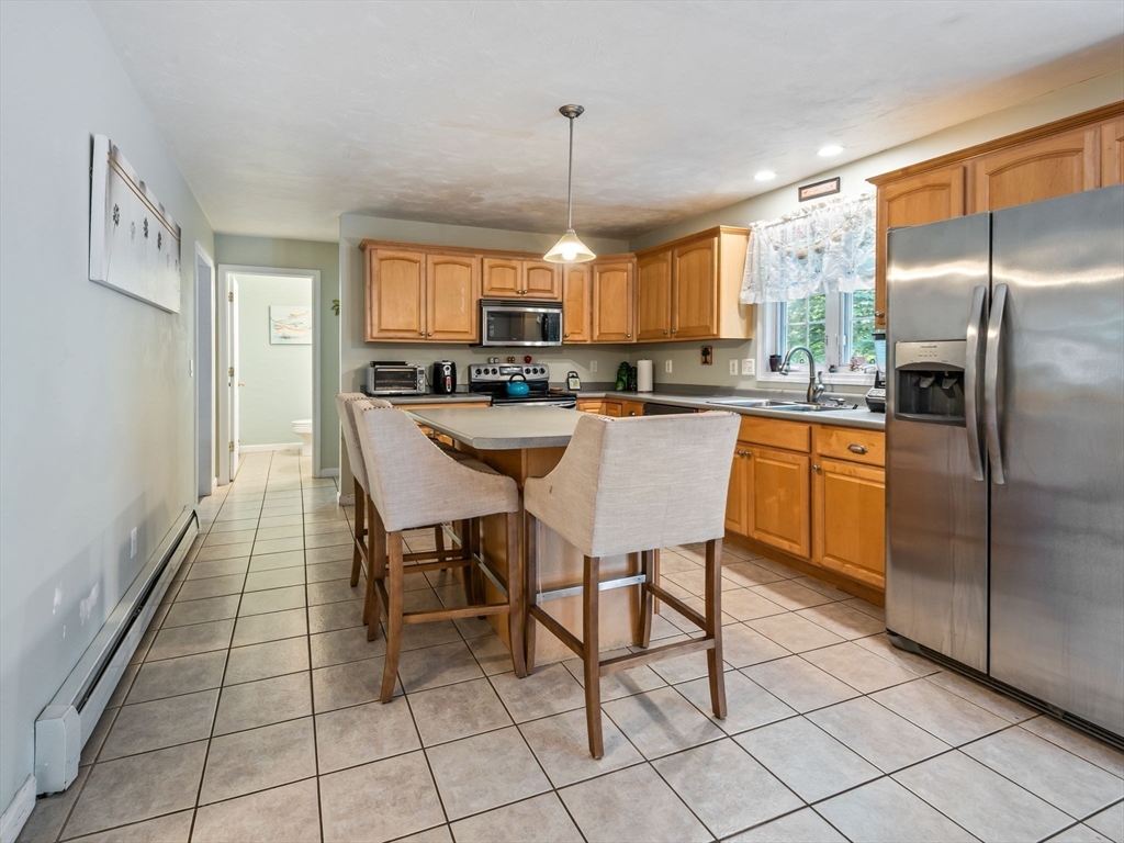 4 Commonwealth Ave, Auburn, MA Photo #11