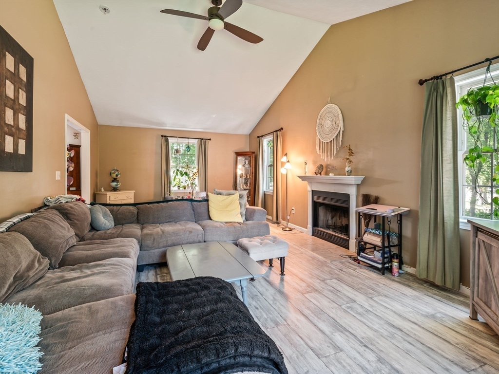 4 Commonwealth Ave, Auburn, MA Photo #24