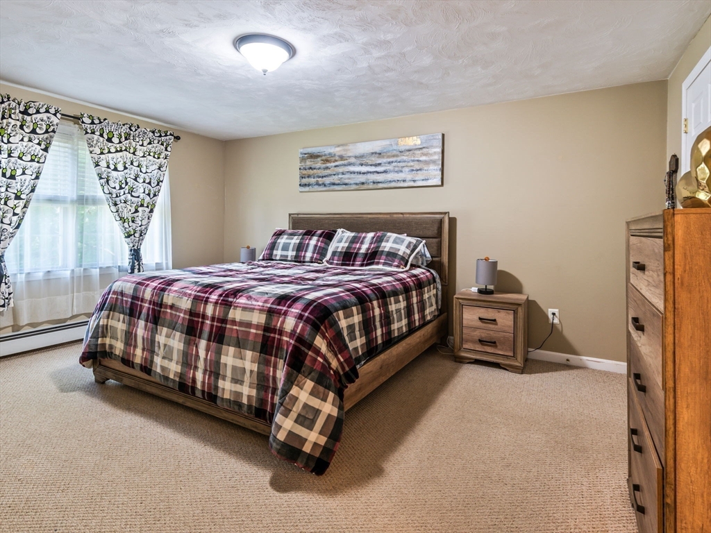 4 Commonwealth Ave, Auburn, MA Photo #34
