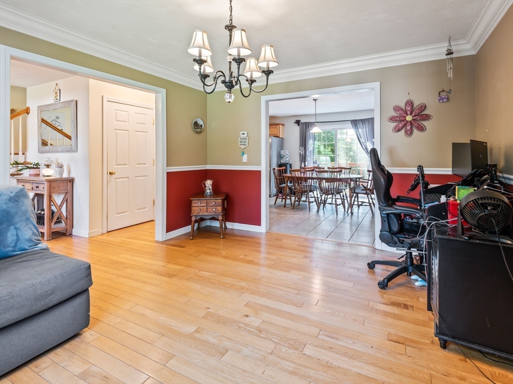 4 Commonwealth Ave, Auburn, MA Photo #19