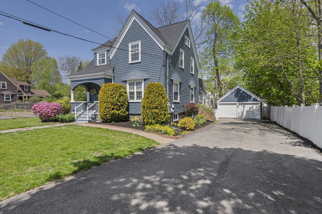 25 Hobart Ave