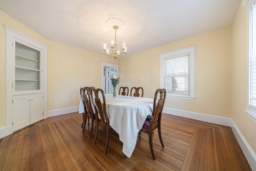 25 Hobart Ave