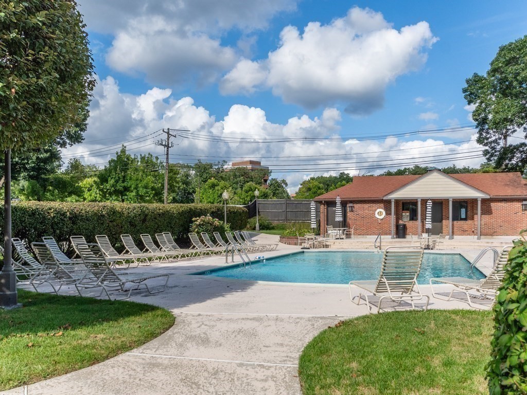 Waltham, Massachusetts 02453, United States, 2 Bedrooms Bedrooms, ,1 BathroomBathrooms,Residential,Active,195390