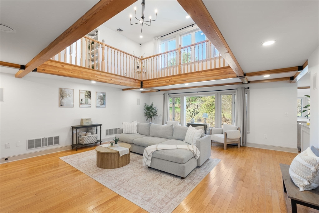 22 Old Cambridge Turnpike