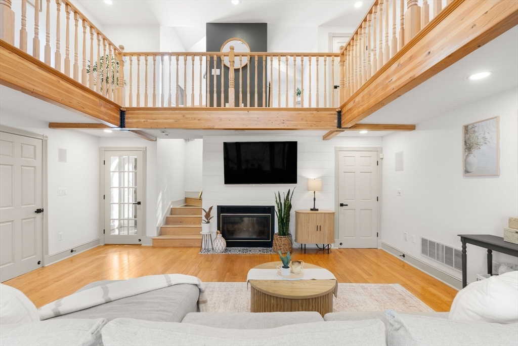 22 Old Cambridge Turnpike