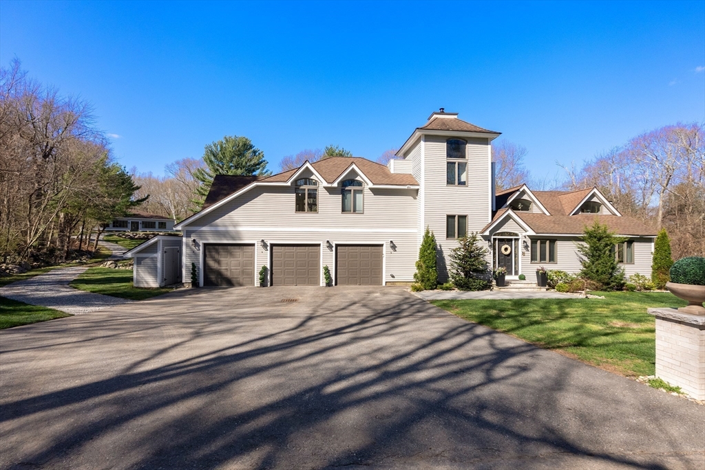 22 Old Cambridge Turnpike