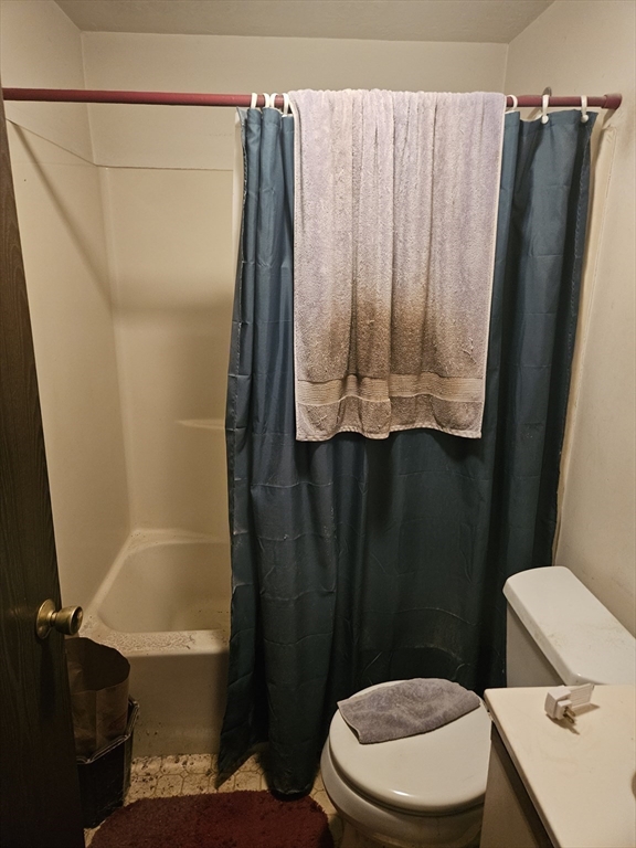 Lowell, Massachusetts 01851, United States, 2 Bedrooms Bedrooms, ,2 BathroomsBathrooms,Residential,Active,254172