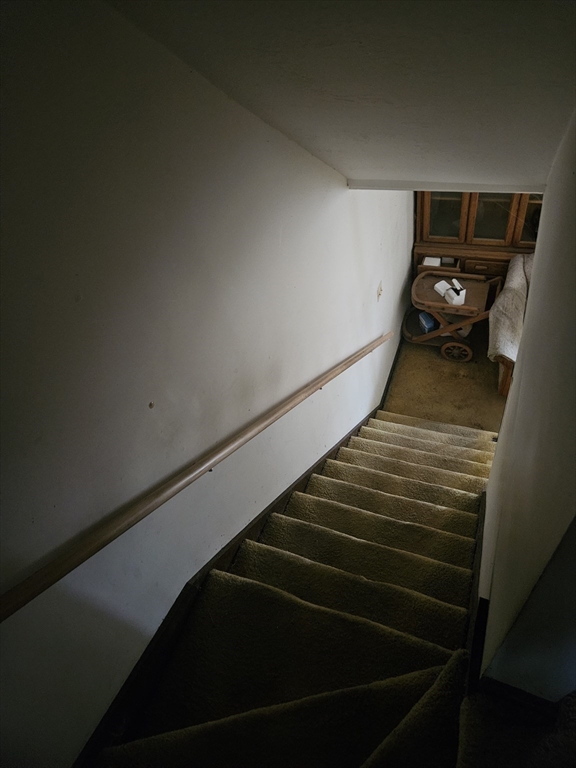 Lowell, Massachusetts 01851, United States, 2 Bedrooms Bedrooms, ,2 BathroomsBathrooms,Residential,Active,254172