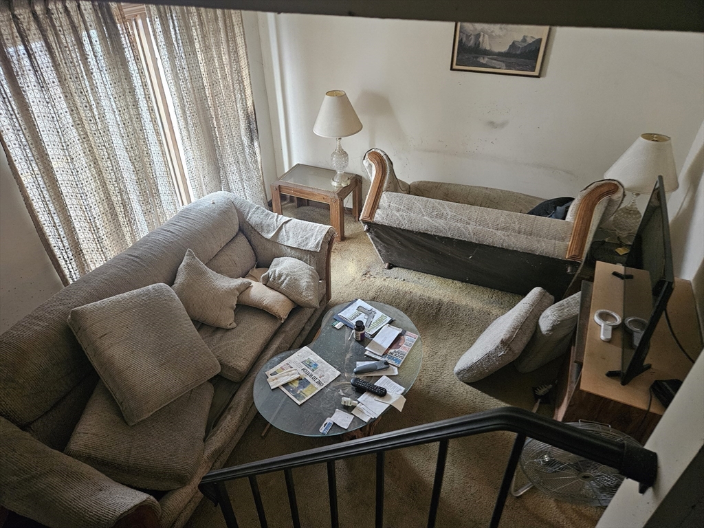 Lowell, Massachusetts 01851, United States, 2 Bedrooms Bedrooms, ,2 BathroomsBathrooms,Residential,Active,254172