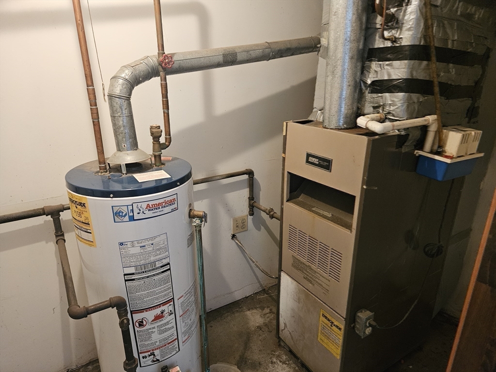 Lowell, Massachusetts 01851, United States, 2 Bedrooms Bedrooms, ,2 BathroomsBathrooms,Residential,Active,254172