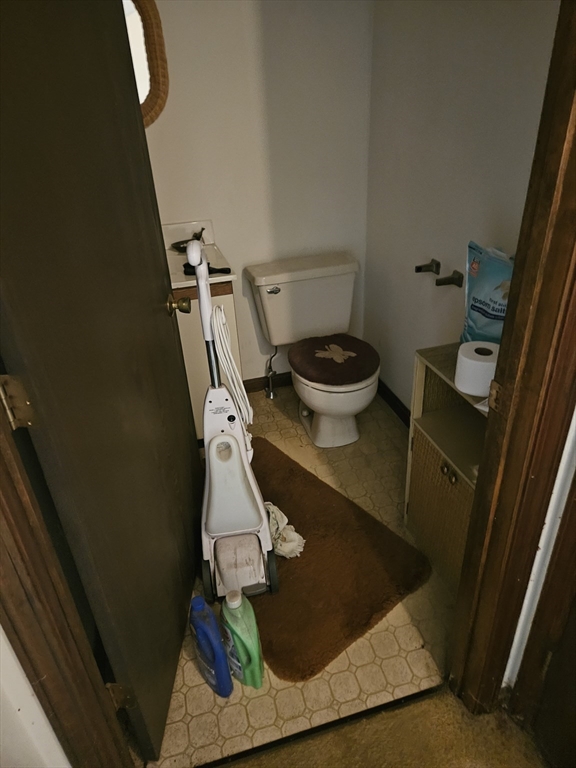 Lowell, Massachusetts 01851, United States, 2 Bedrooms Bedrooms, ,2 BathroomsBathrooms,Residential,Active,254172