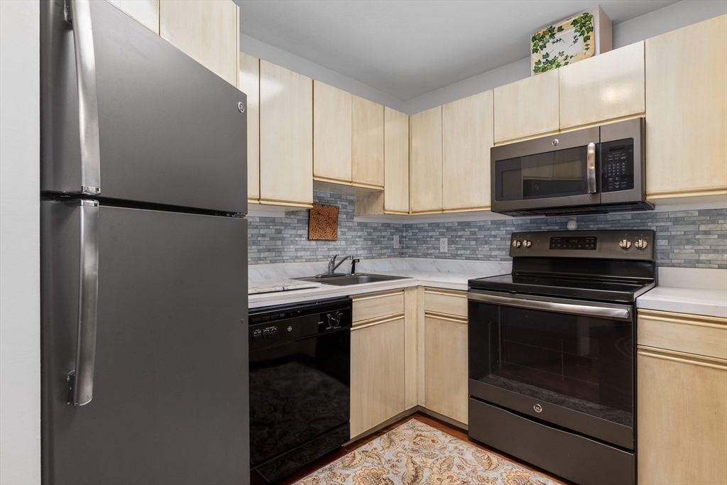 677 Quincy Shore Dr 408