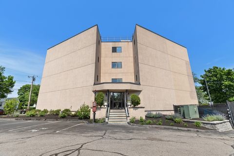 Photo of 677 Quincy Shore Dr #408, Quincy, MA 02170 (MLS # 73522318)