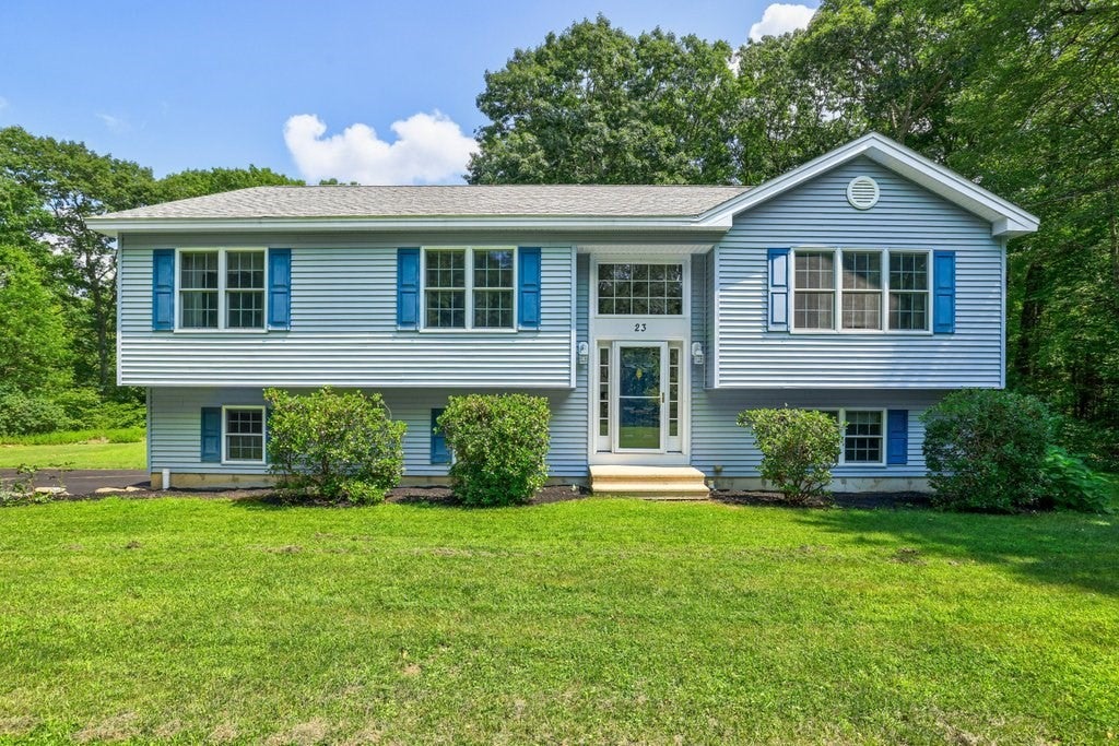 Photo of 23 Sherwood Dr, Spencer, MA