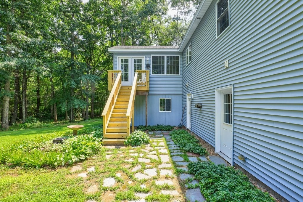 23 Sherwood Dr, Spencer, MA Photo #4