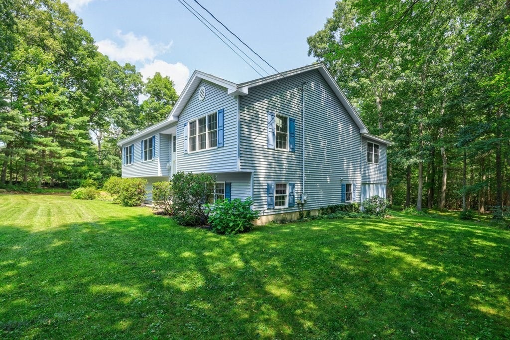 23 Sherwood Dr, Spencer, MA Photo #2